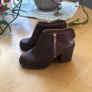 SODA Chunky Heels Size 5.5